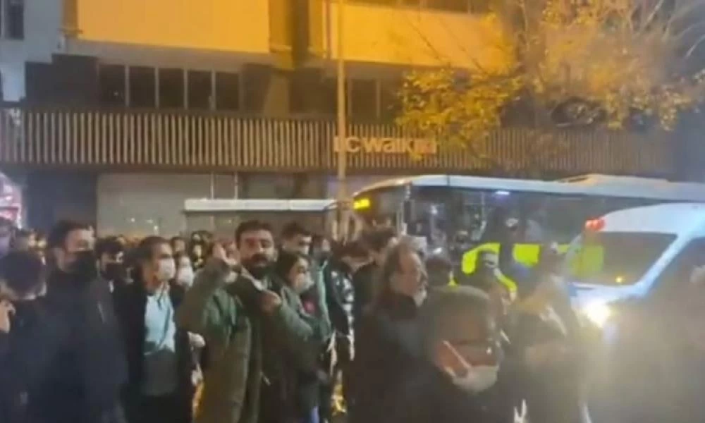 Διαδηλωτές ζητούν παραίτηση του Ερντογάν με άδειες κατσαρόλες στα χέρια